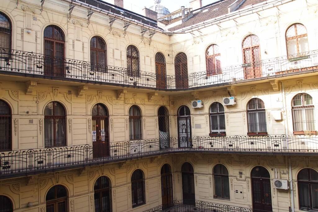 The Suite Mondain Apartment Budapest Eksteriør billede